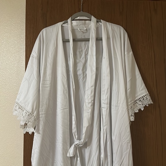 NWT BRIDE getting ready robe - Picture 4 of 4